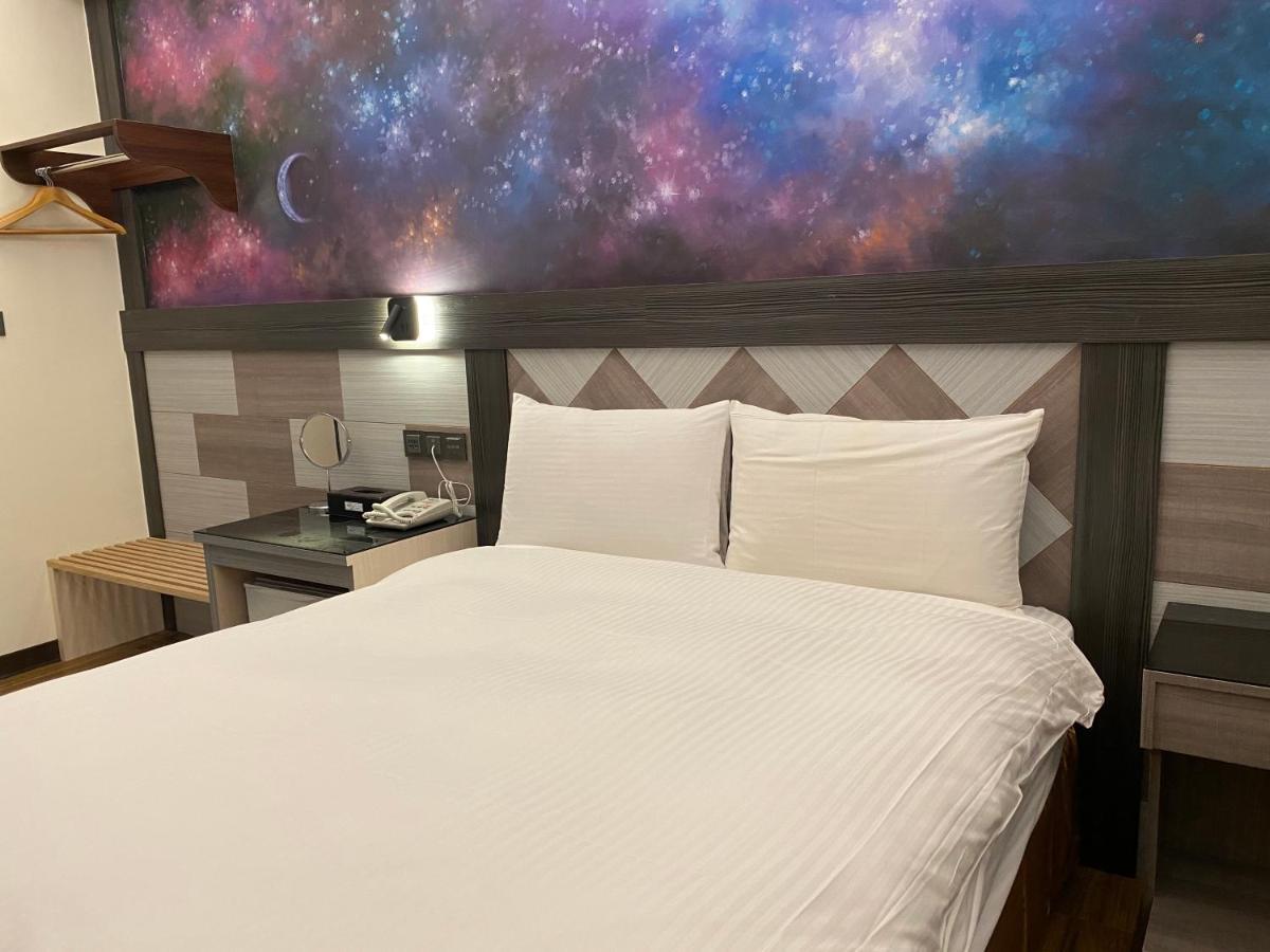 Weifeng Boutique Business Hotel - Zhanqian Branch Pingtung ภายนอก รูปภาพ