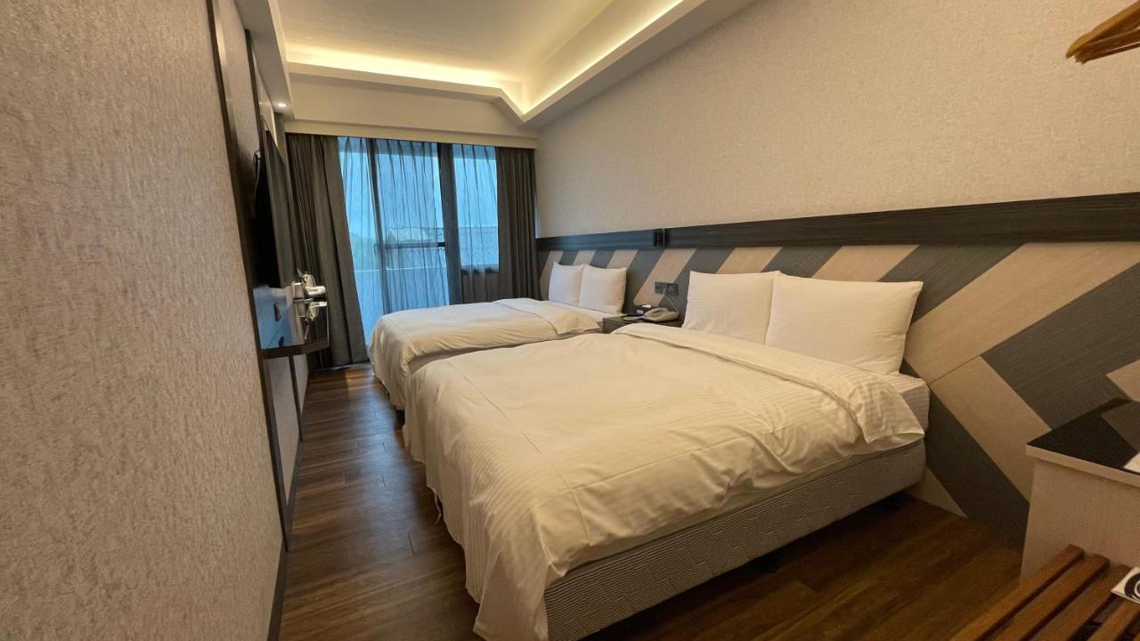 Weifeng Boutique Business Hotel - Zhanqian Branch Pingtung ภายนอก รูปภาพ