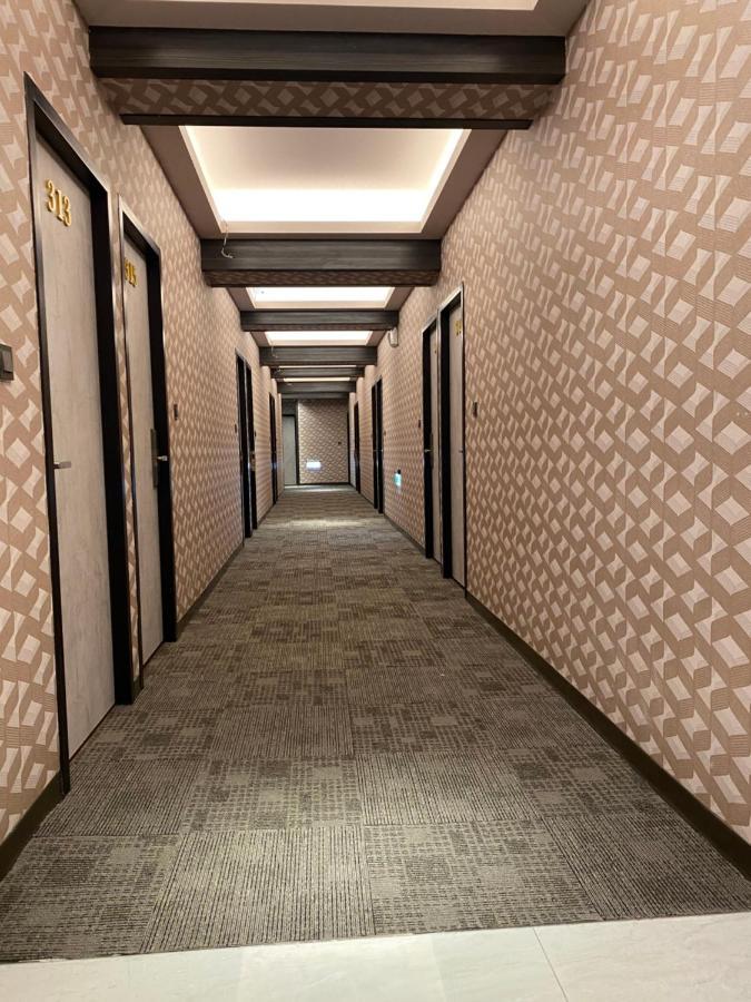 Weifeng Boutique Business Hotel - Zhanqian Branch Pingtung ภายนอก รูปภาพ